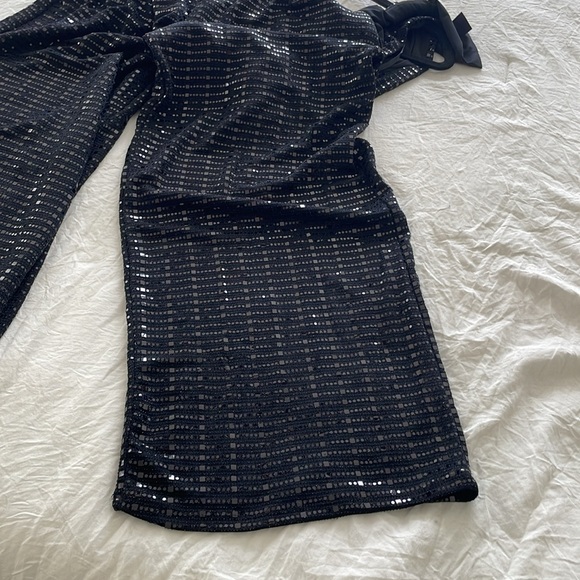 NWT ALEXA B ONE SHOULDER SEQUIN JUMPSUIT - Picture 4 of 6